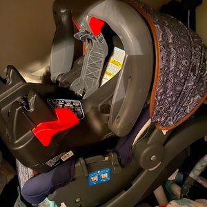Graco carseat & base.